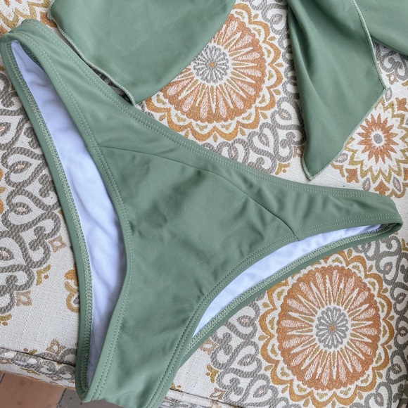 Shein Green Bikini (never worn) // Size M (runs small) - Picture 3 of 5